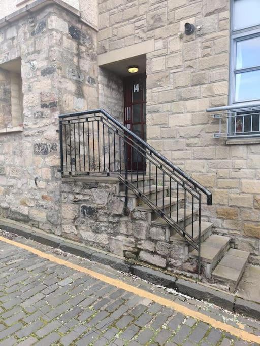 Next To The Palace And Royal Mile With Parking Edimburgo Exterior foto