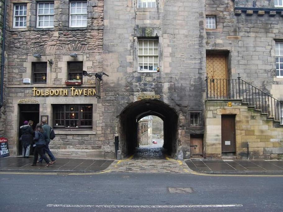 Next To The Palace And Royal Mile With Parking Edimburgo Exterior foto